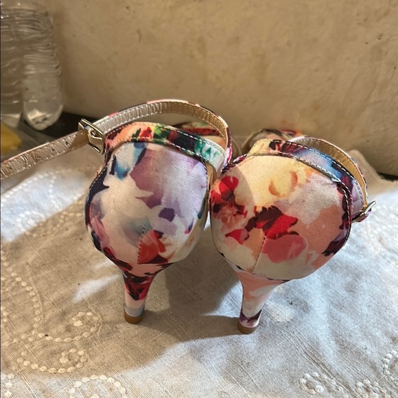 Dream Pairs Colorful Floral Heels - Picture 3 of 5